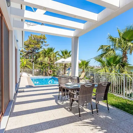 Villa Bay View I